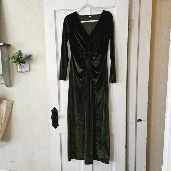 Long Sleeve Forest Green Velvet Maxi Dress Women's Size Small, Fairy Castlecore - Picture 1 of 7